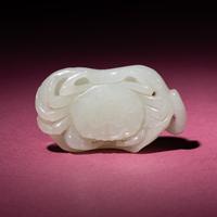 A Chinese White Jade Carving of a Crab on Lotus Leaf, 18th/19th Century — 清中期 白玉蓮葉螃蟹把件