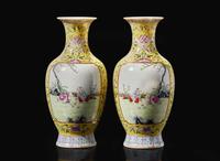 A pair of Chinese famille rose decorated yellow-ground “Boys” vases, 20th Century 黃地粉彩嬰戲盌一對 二十世紀