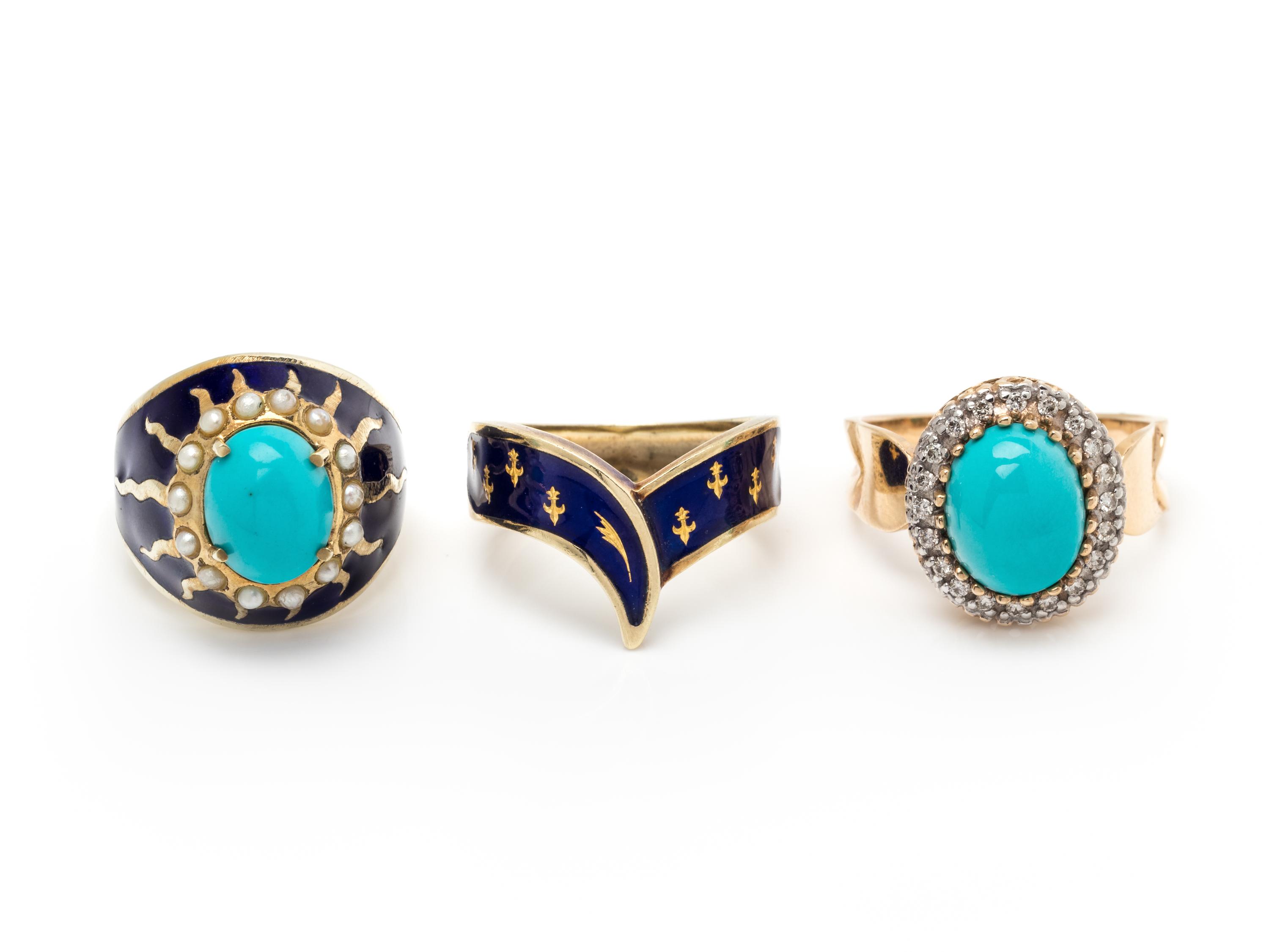 COLLECTION OF YELLOW GOLD RINGS