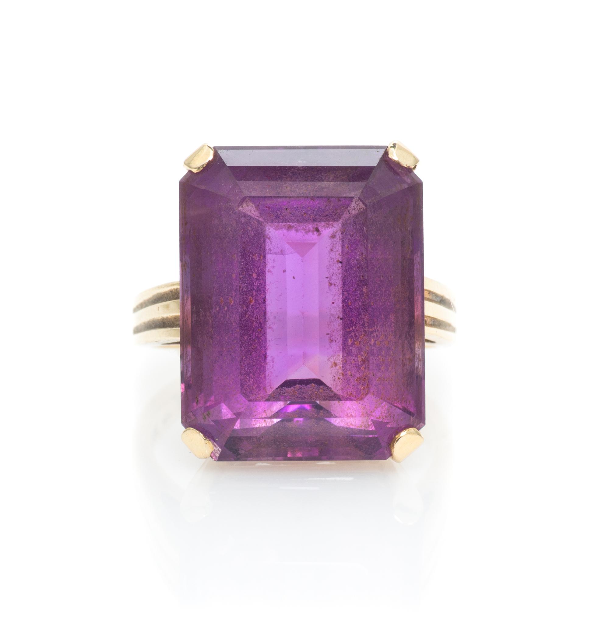 A Retro 14 Karat Yellow Gold and Amethyst Ring, 5.20 dwts.