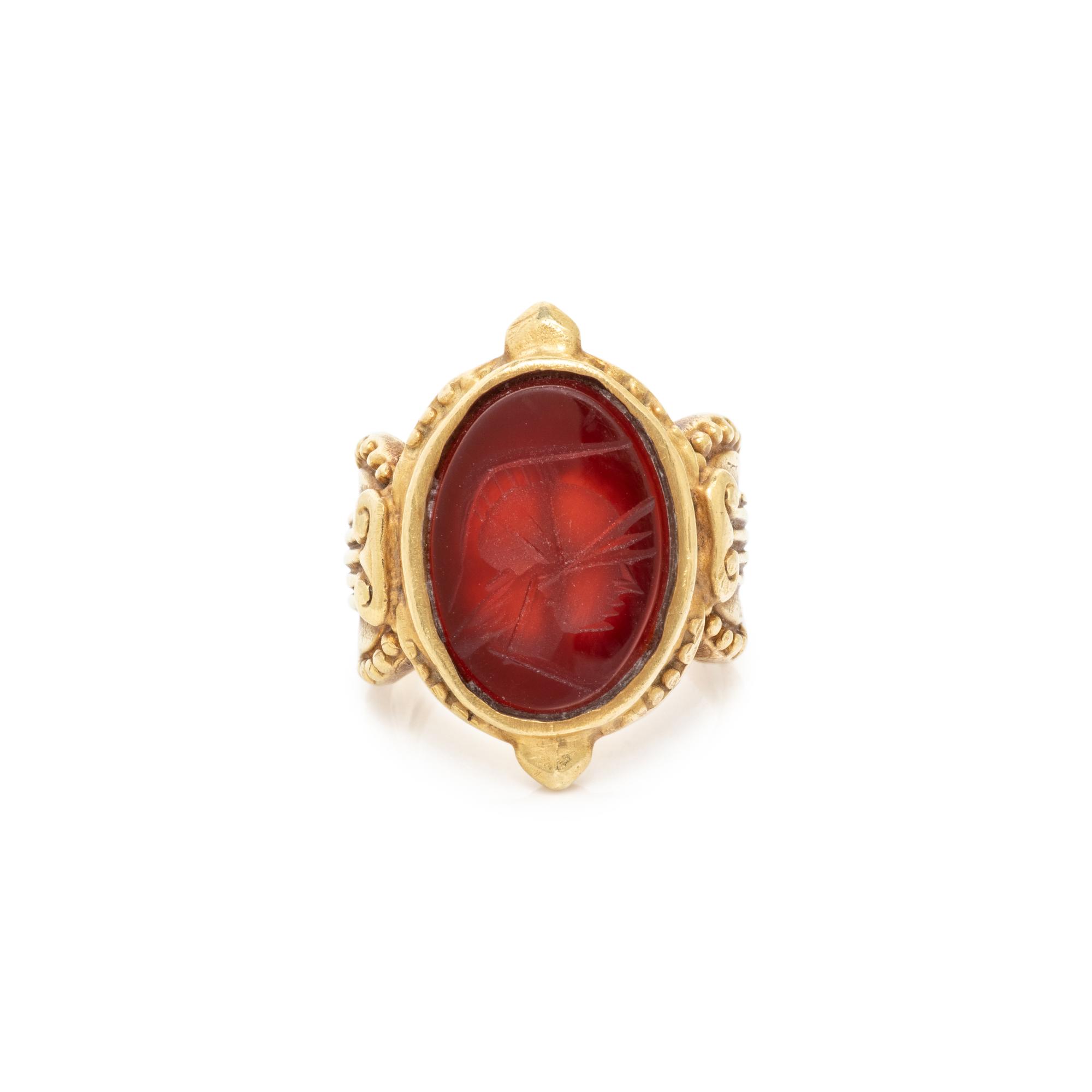 YELLOW GOLD AND HARDSTONE INTAGLIO RING