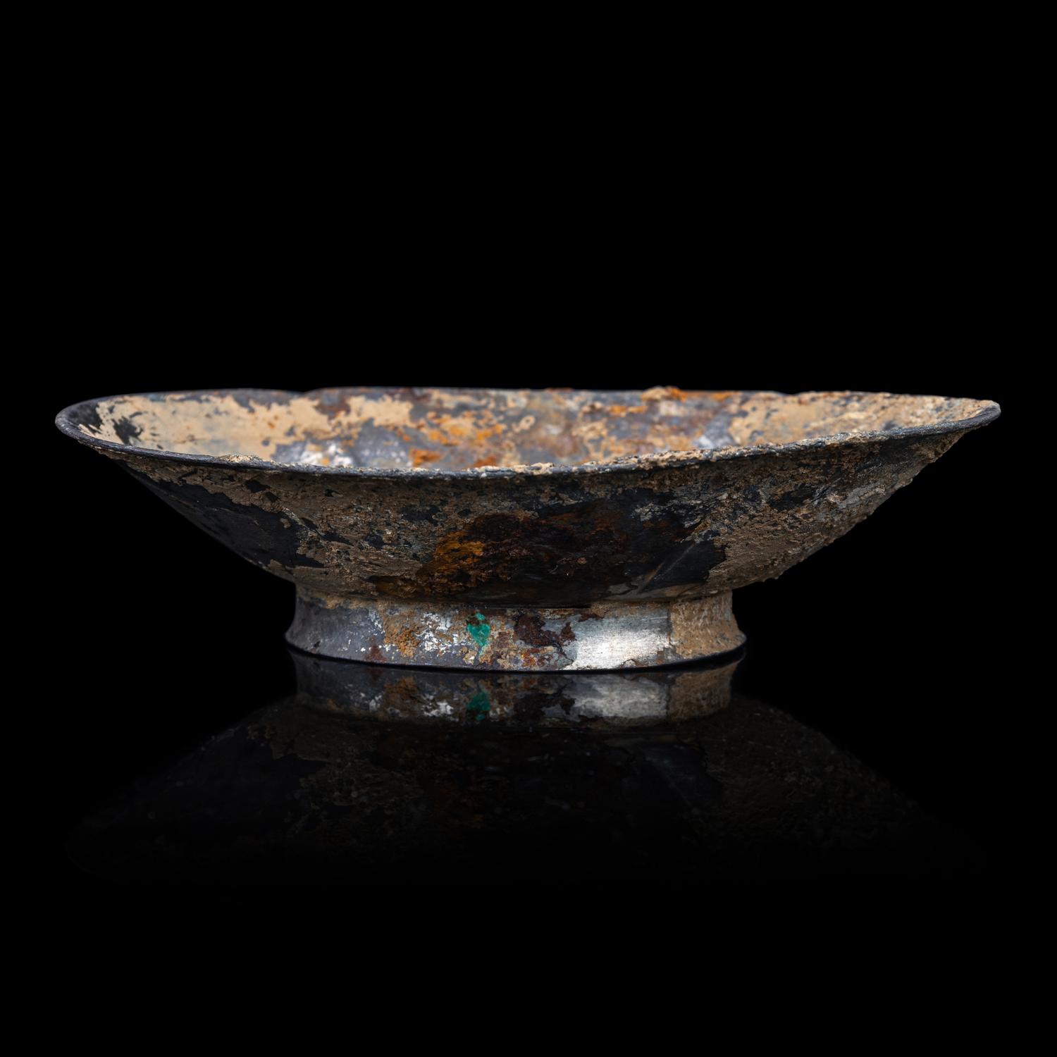 A Chinese Silver Begonia-Shaped Footed Dish, Tang Dynasty 唐 四曲海棠式高足銀碗