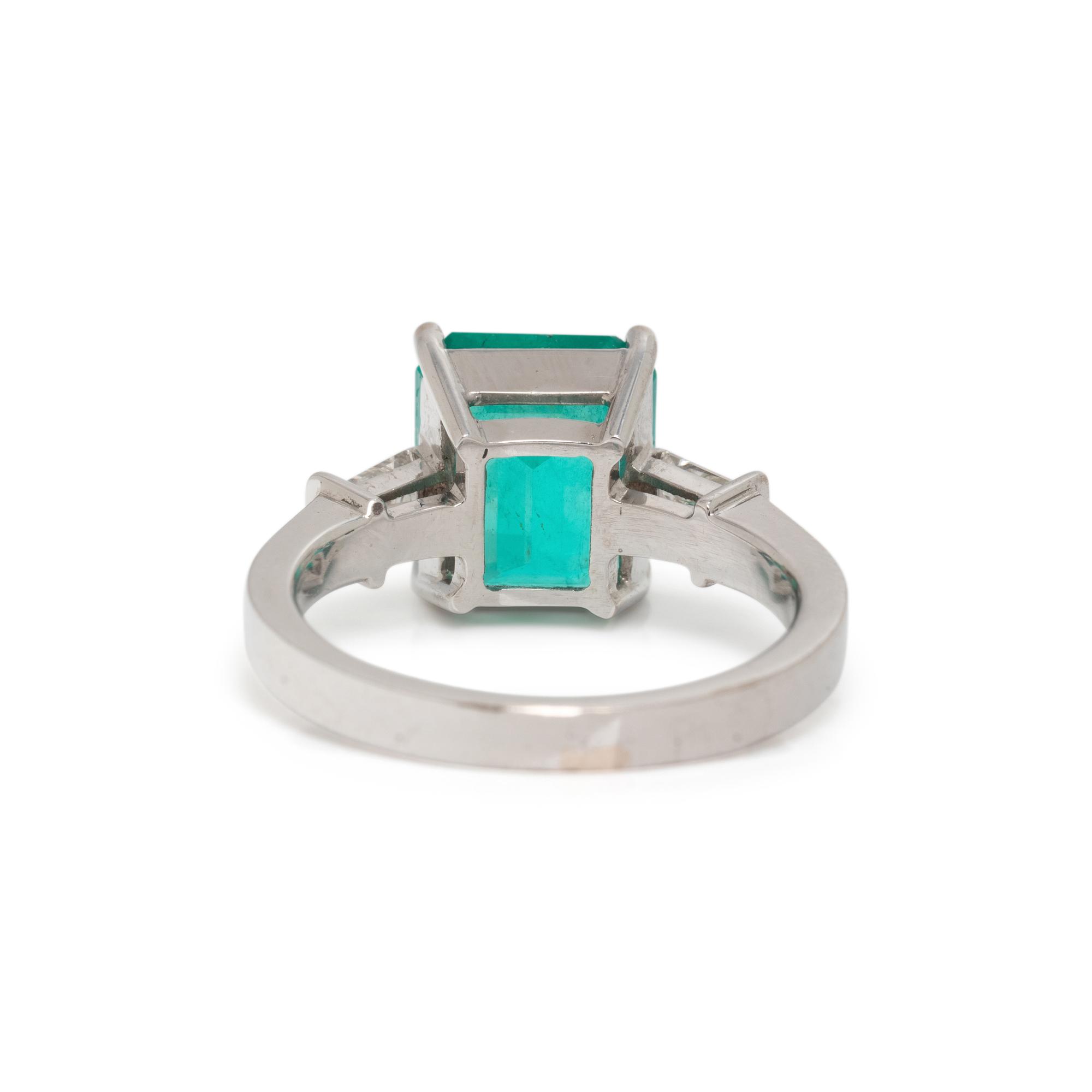 EMERALD AND DIAMOND RING