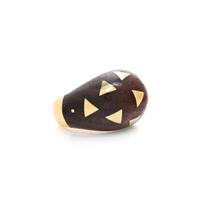VAN CLEEF & ARPELS, YELLOW GOLD AND CARVED WOOD RING