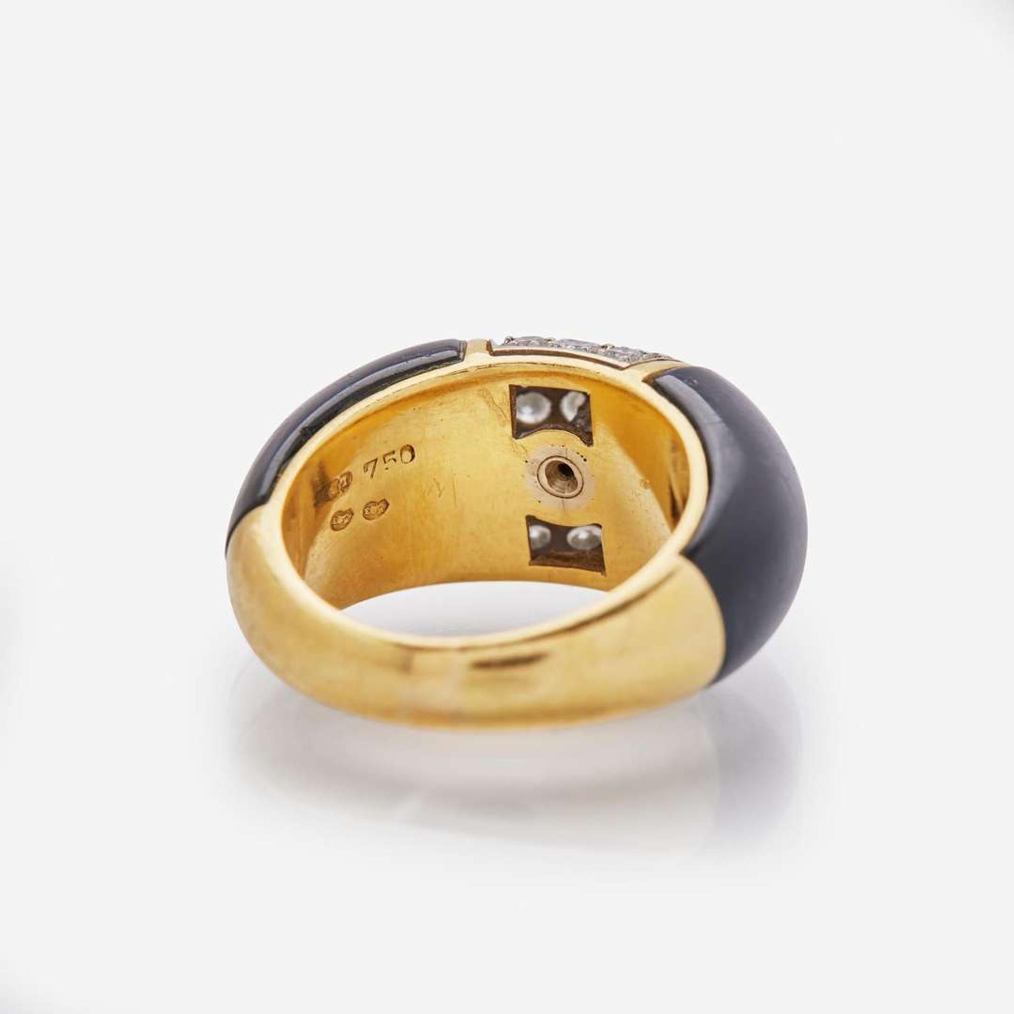 An 18K Yellow Gold, Onyx, and Diamond Ring