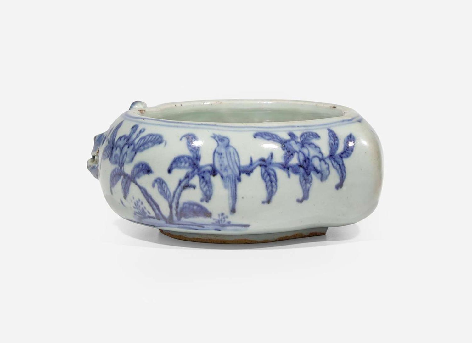 A Chinese blue and white porcelain "Peach" brush washer, possibly Ming dynasty 青花瓷桃形洗 可能為明