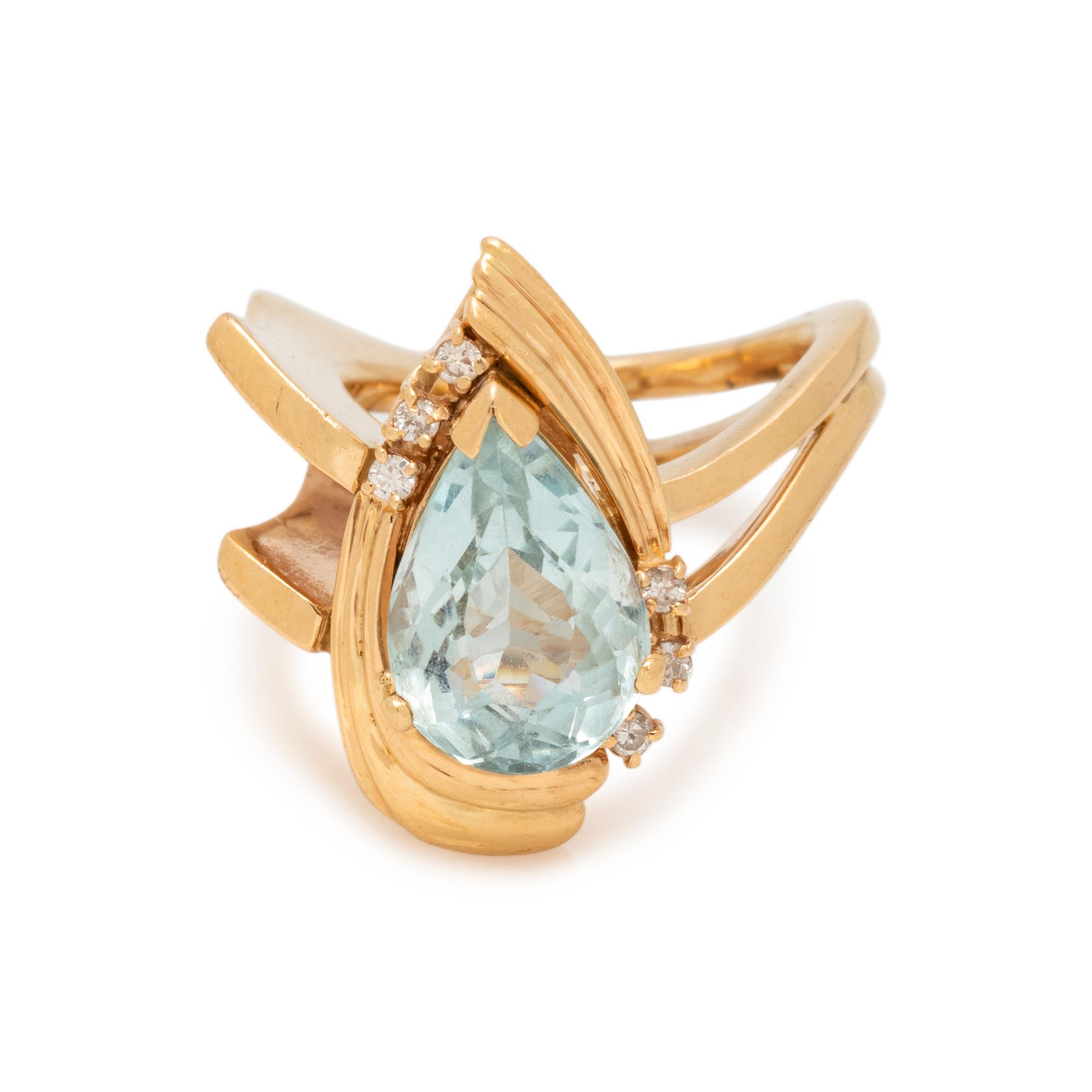 YELLOW GOLD, AQUAMARINE AND DIAMOND RING