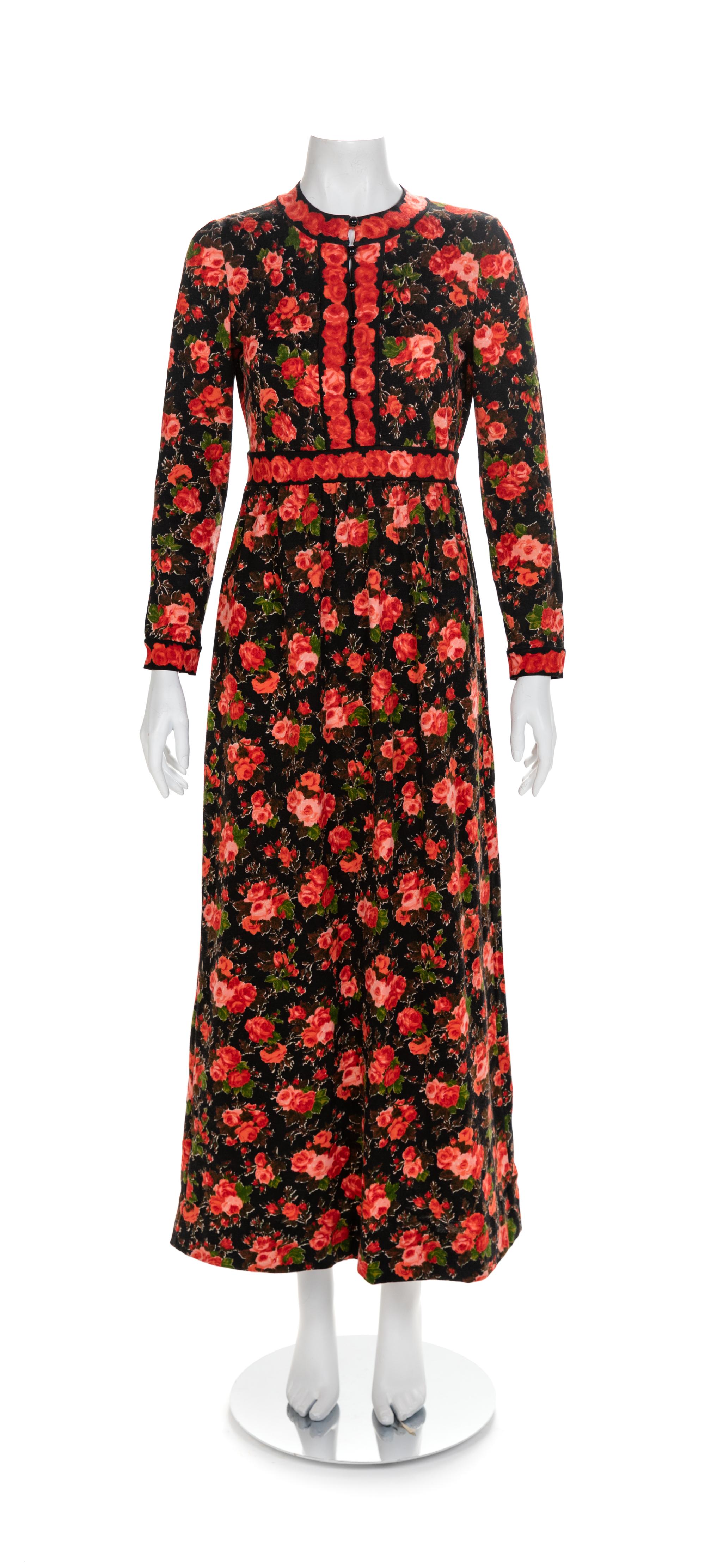 Goldworm Black Red Floral Patterned Dress, 1960-70s Size label: 10