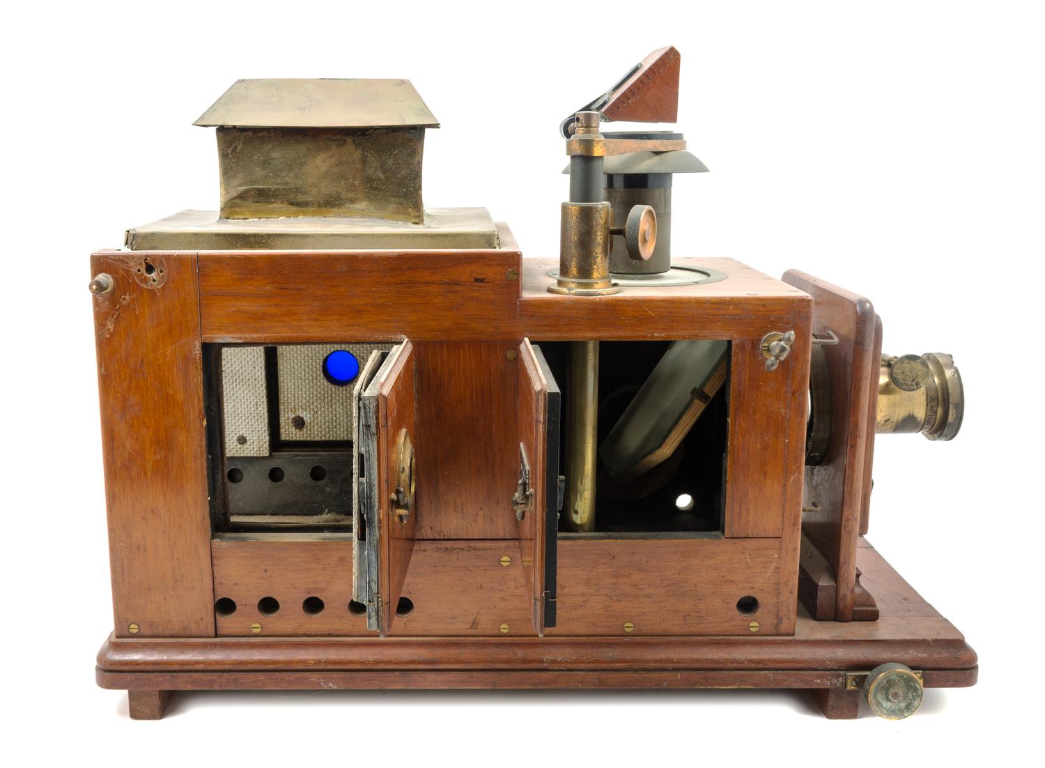 A Brass Mounted Wood Scientific Demonstration Projector Height of main body 18 x width 24 inches. — HAYNES, MATHEWS & CO., CAPE TOWN, SOUTH AFRICA