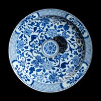 A Chinese Blue and White 'Floral' Porcelain Ice Bucket, Kangxi Period 清康熙 青花纏枝花卉紋冰桶
