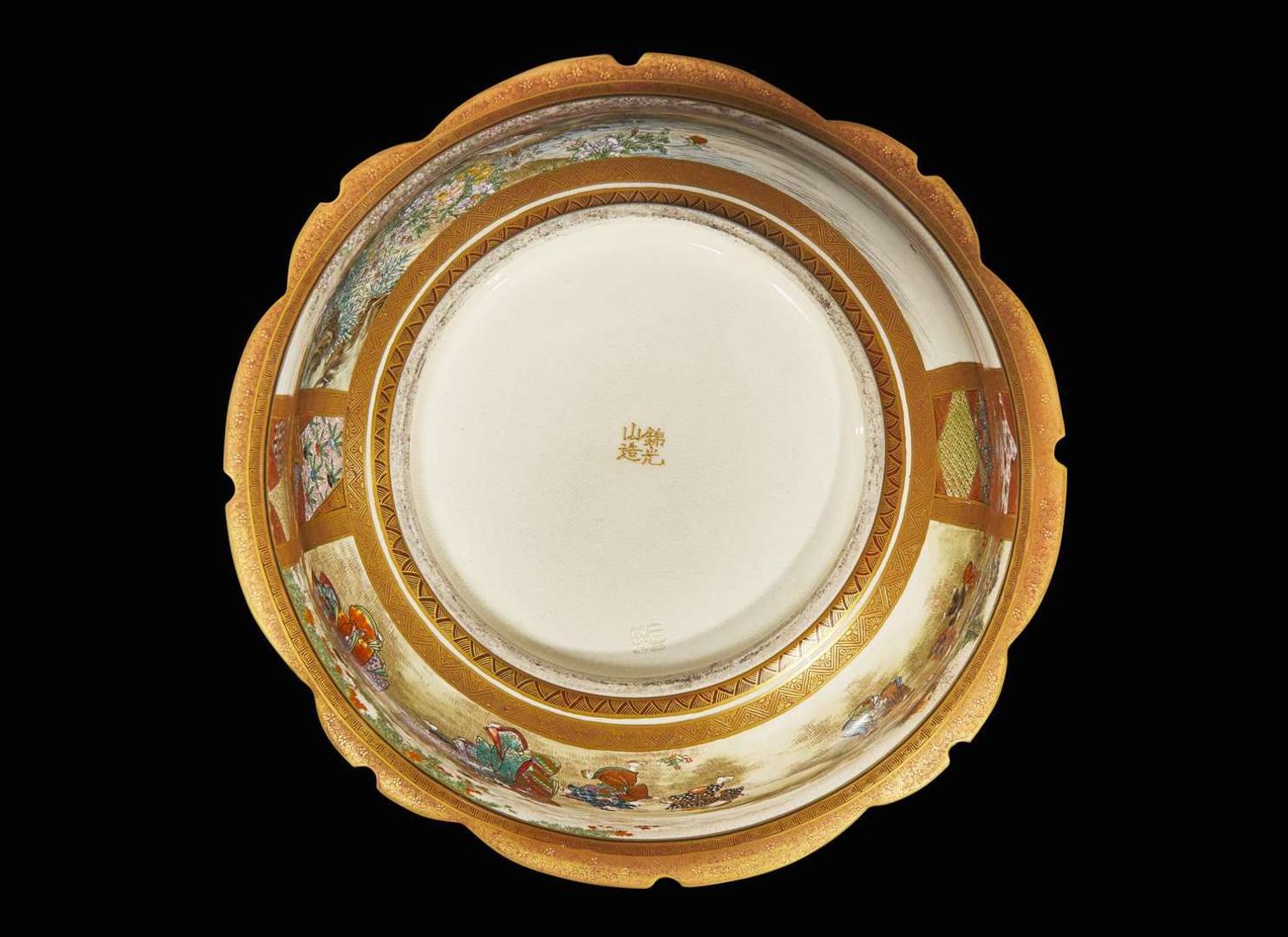 A finely decorated Satsuma-type large bowl, Kinkozan workshop, Meiji period 薩摩燒式大盌 錦光山造 明治