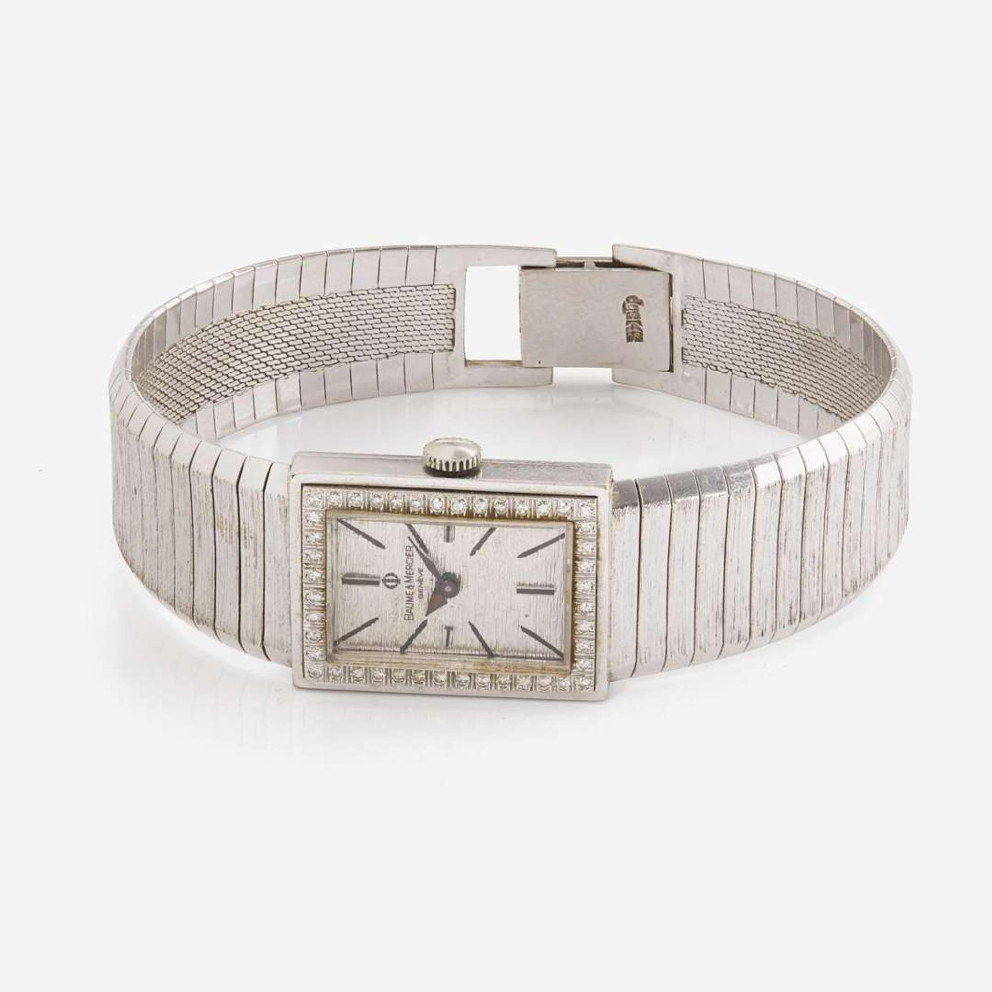 A Ladies 14K White Gold Baume & Mercier Watch 17 Jewels