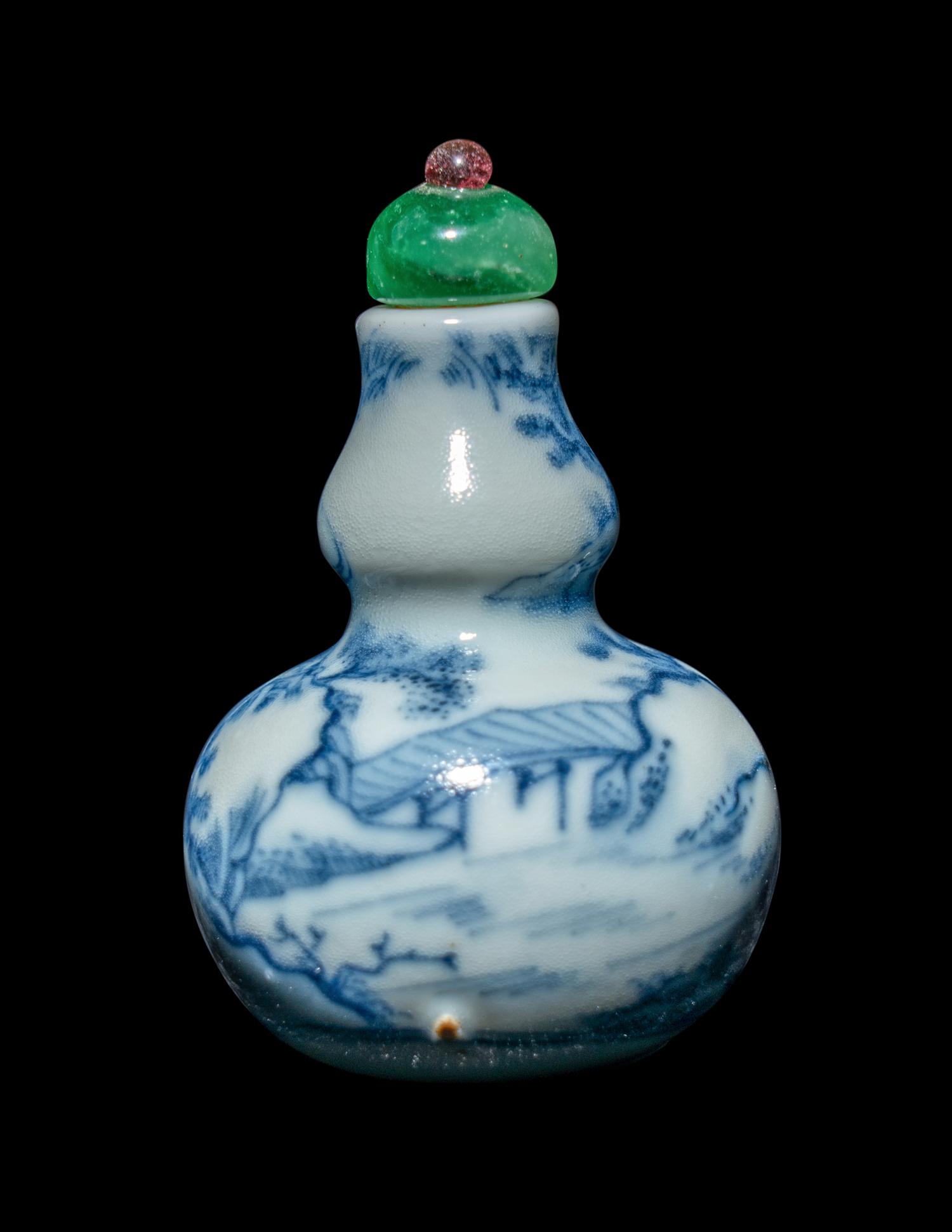 A Small Chinese Blue and White Porcelain Gourd-Form Snuff Bottle