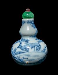 A Small Chinese Blue and White Porcelain Gourd-Form Snuff Bottle