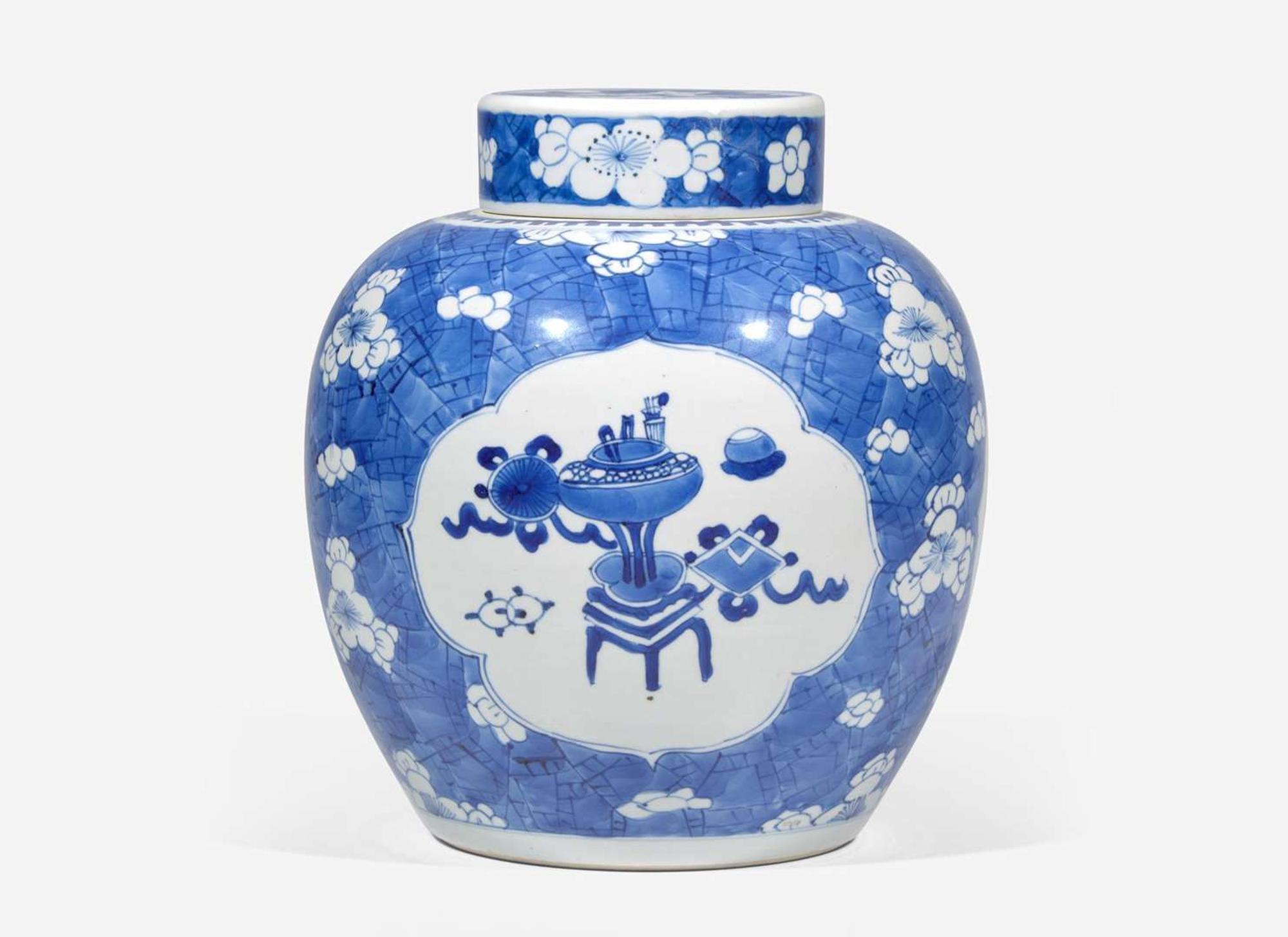 A Chinese blue and white "Hundred Antiques" jar and cover, Qing dynasty 青花博古紋蓋罐 清