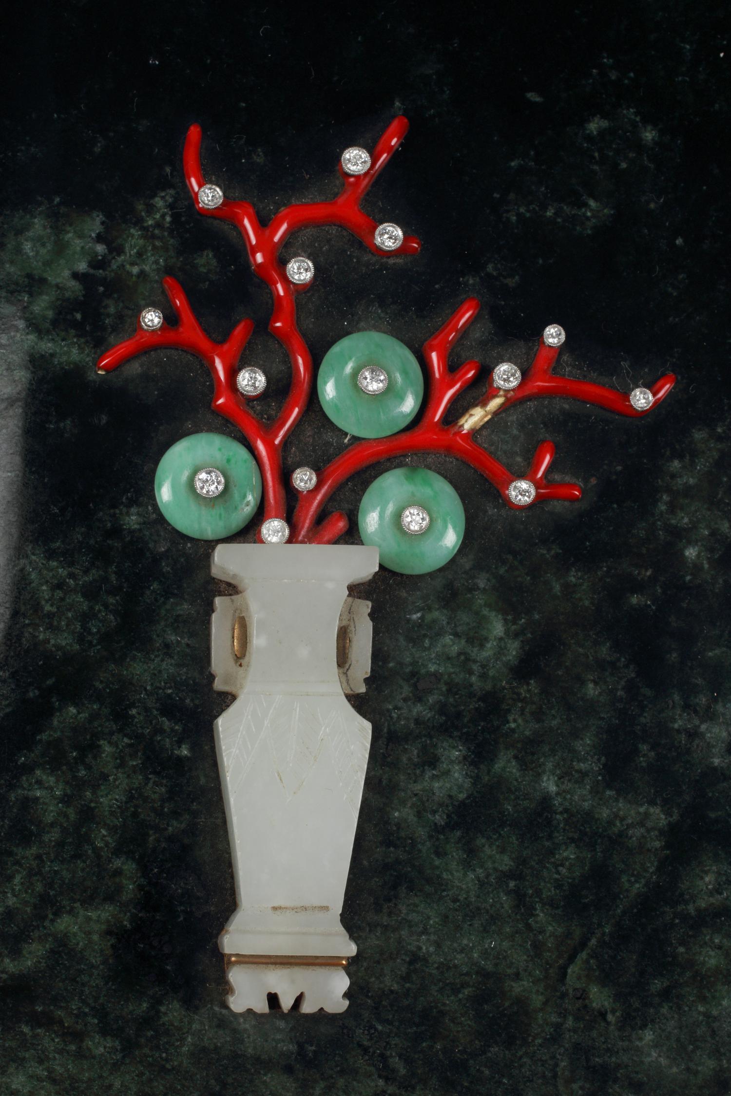 A Large Nephrite Box with Diamond, Coral and Sapphire Inlay