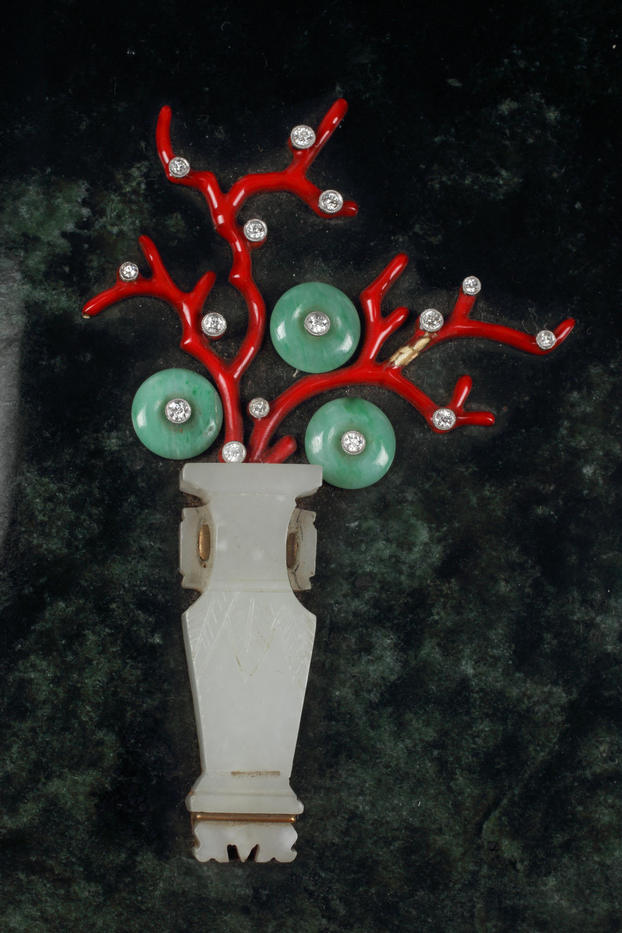 A Large Nephrite Box with Diamond, Coral and Sapphire Inlay