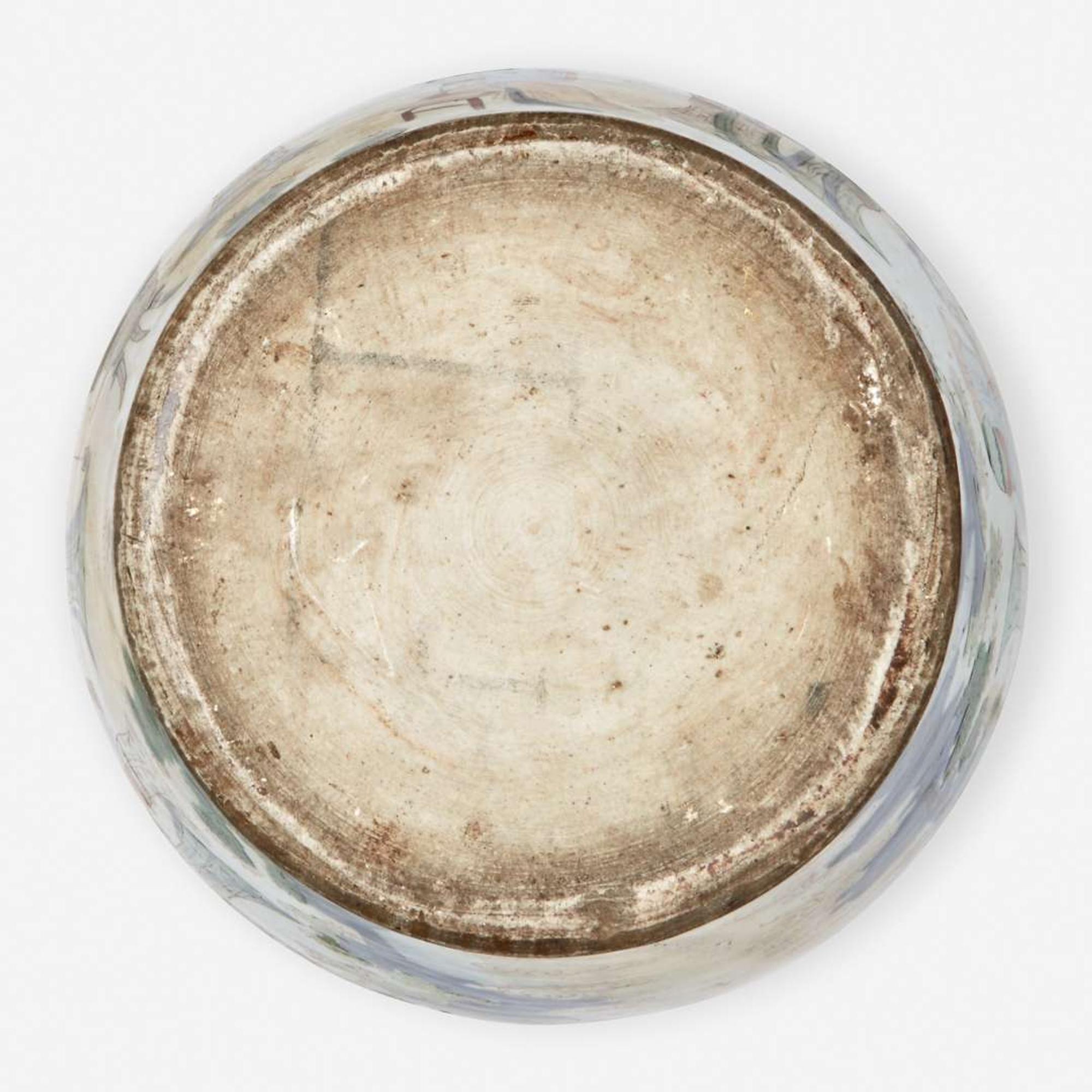 A Chinese wucai-decorated porcelain large jar and cover 五彩带盖大罐 17th century ????