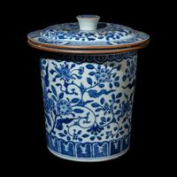 A Chinese Blue and White 'Floral' Porcelain Ice Bucket, Kangxi Period 清康熙 青花纏枝花卉紋冰桶