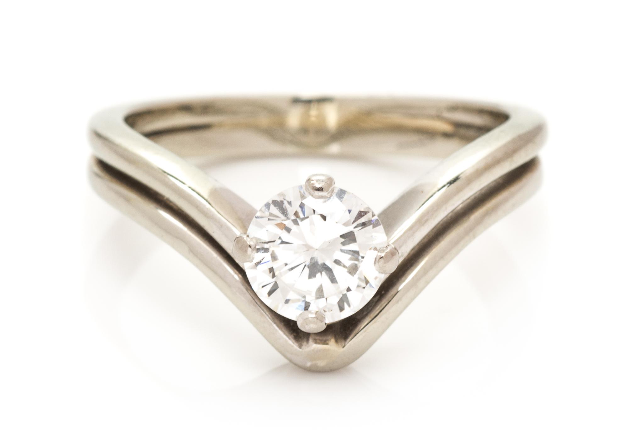 An 18 Karat White Gold and Diamond Ring, 2.40 dwts.