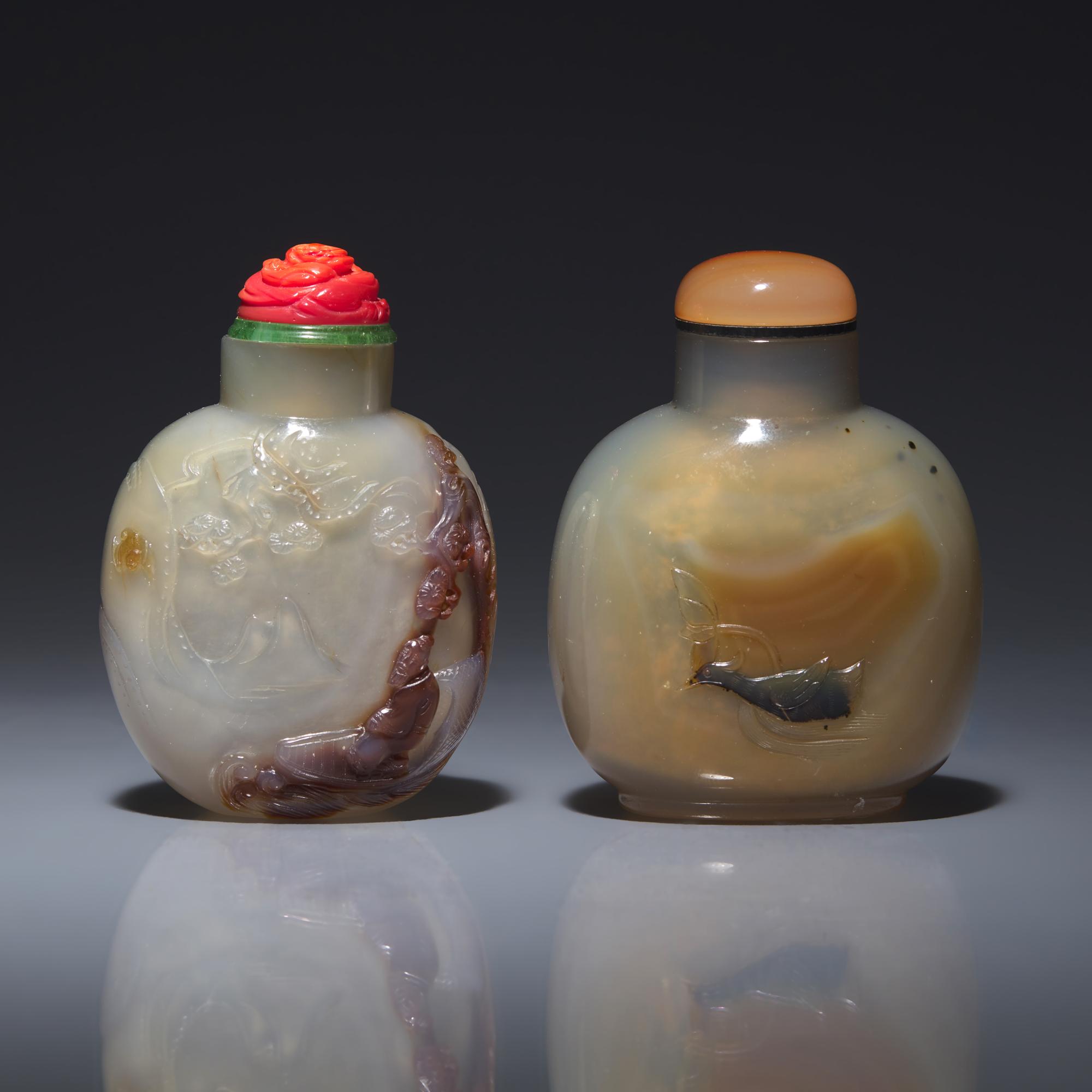 Two Chinese Carved Agate Snuff Bottles, Qing Dynasty 清中期 瑪瑙巧雕鼻烟壺兩支
