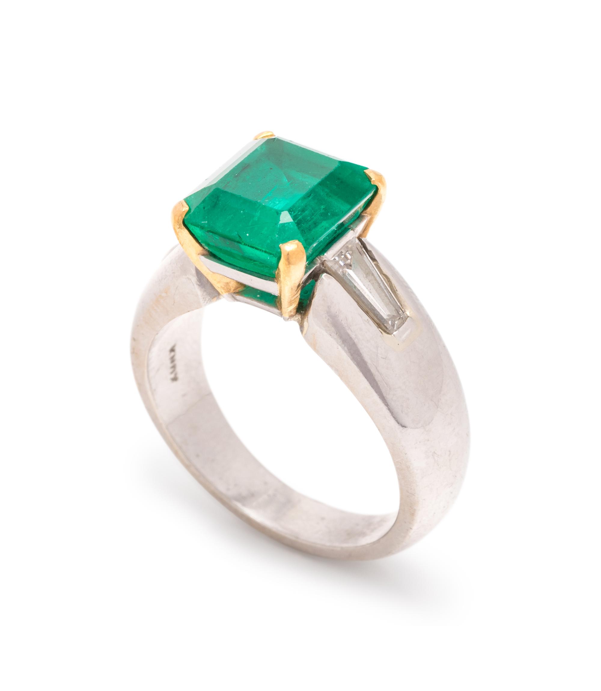 EMERALD AND DIAMOND RING