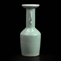 A celadon-glazed "twin-fish" mallet vase 青瓷双鱼盘口瓶