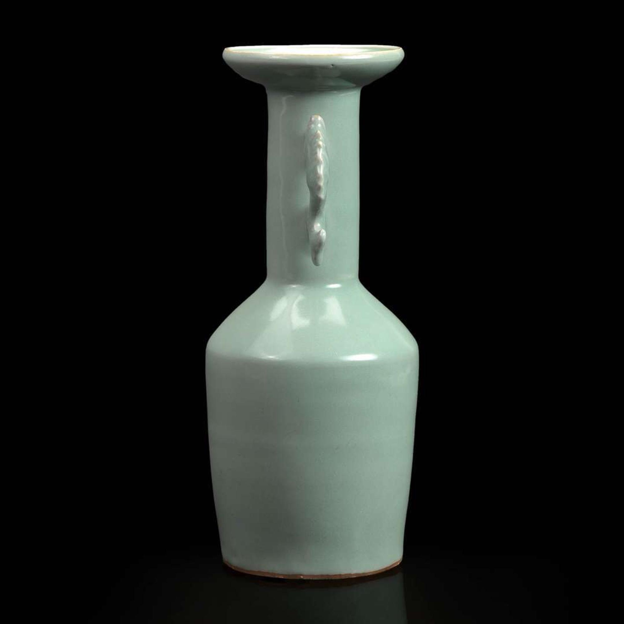 A celadon-glazed "twin-fish" mallet vase 青瓷双鱼盘口瓶