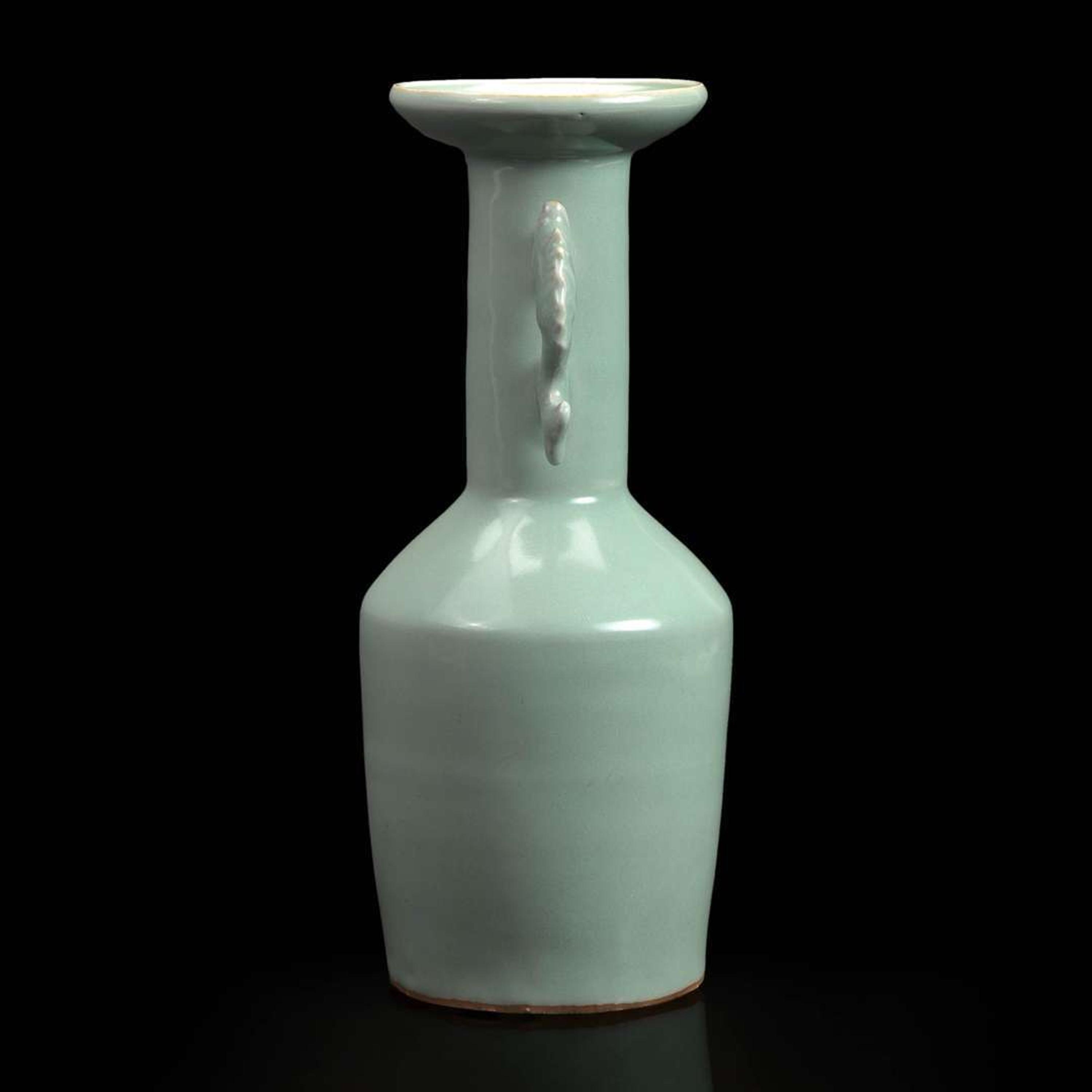 A celadon-glazed "twin-fish" mallet vase 青瓷双鱼盘口瓶