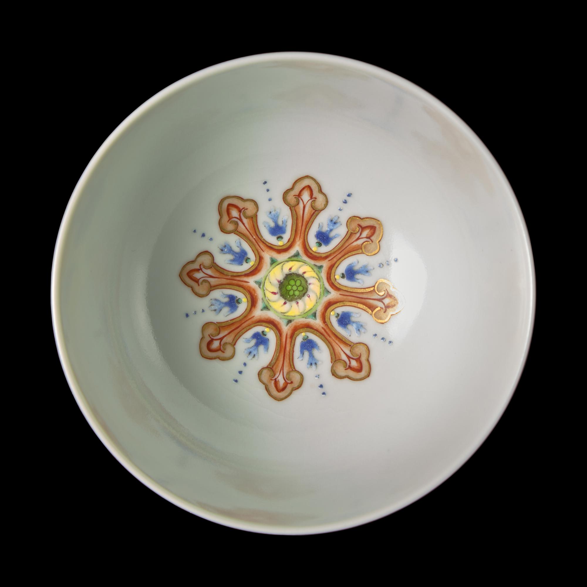 A Chinese Yellow Sgraffito Ground Famille Rose Porcelain 'Medallion' Bowl, Daoguang Mark 道光款 黃釉軋地粉彩開光節令膳盌