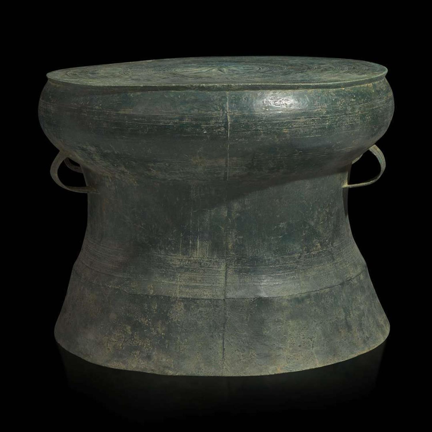 A rare and unusually large Vietnamese bronze drum, Heger type I style 越南青銅大鼓 Dong Son Culture, circa 500 to 300 B.C. ???? ???500????300?