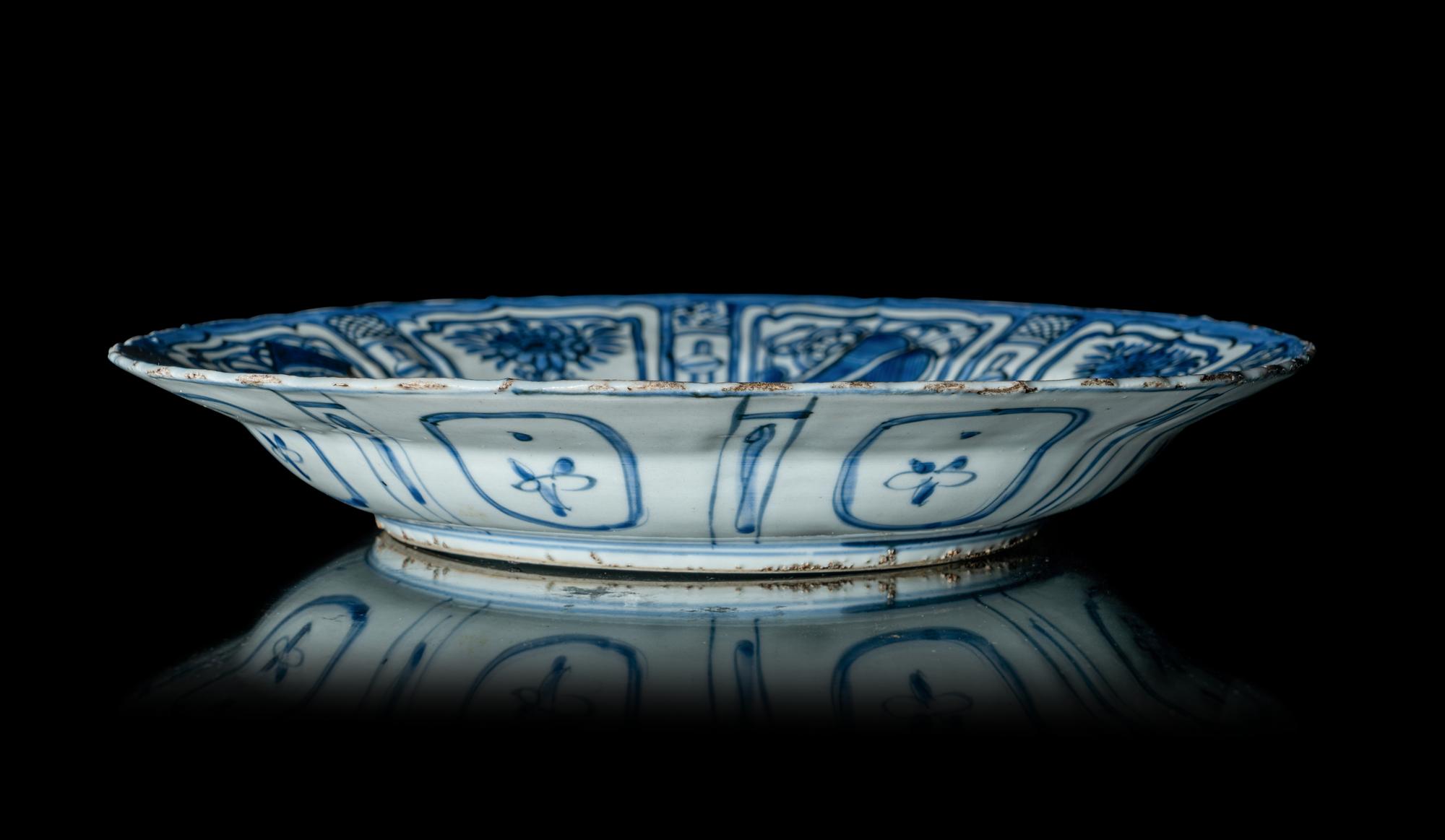 A Chinese Export 'Kraak' Blue and White Porcelain Plate