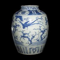 A Chinese Blue and White 'Birds and Trees' Porcelain Jar, 16th/17th Century 明末清初 青花花鳥圖大罐