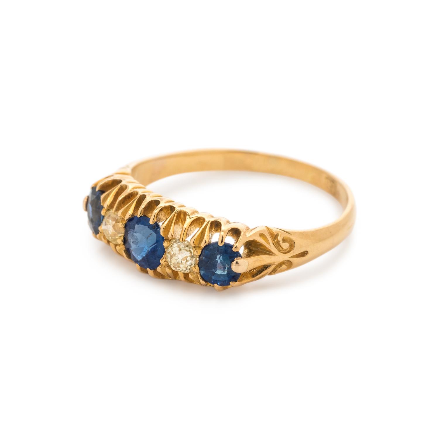 SAPPHIRE AND DIAMOND RING