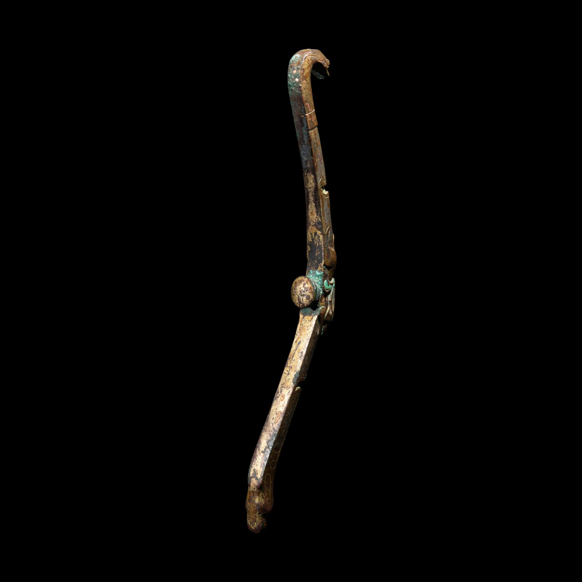 A Chinese Gilt, Silvered and Turquoise Inlaid 'Rabbit' Gold Belt Hook, Warring States Period 戰國 鎏金銅錯銀嵌松石雙獸首奔兔帶鉤