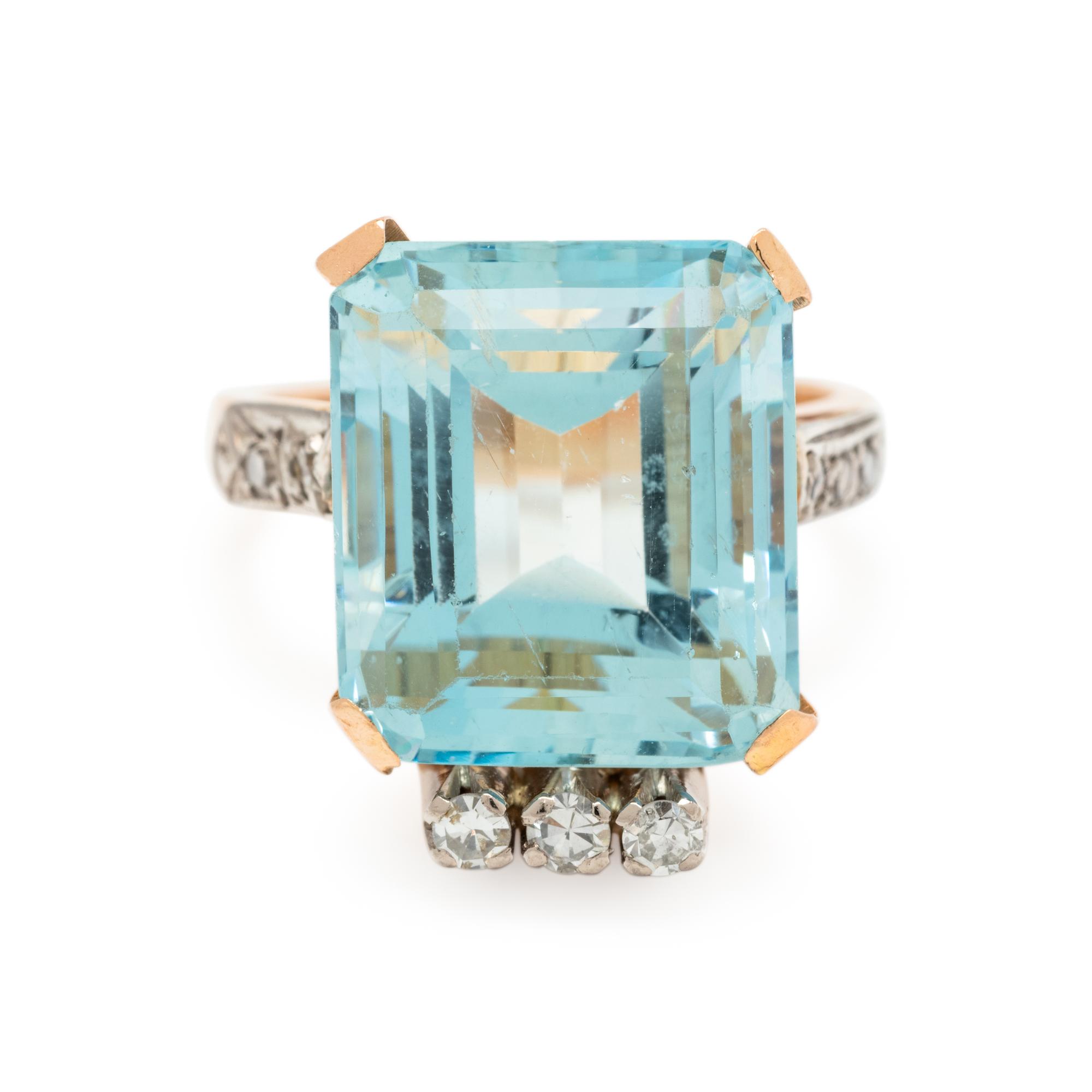 AQUAMARINE AND DIAMOND RING