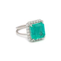 EMERALD AND DIAMOND RING