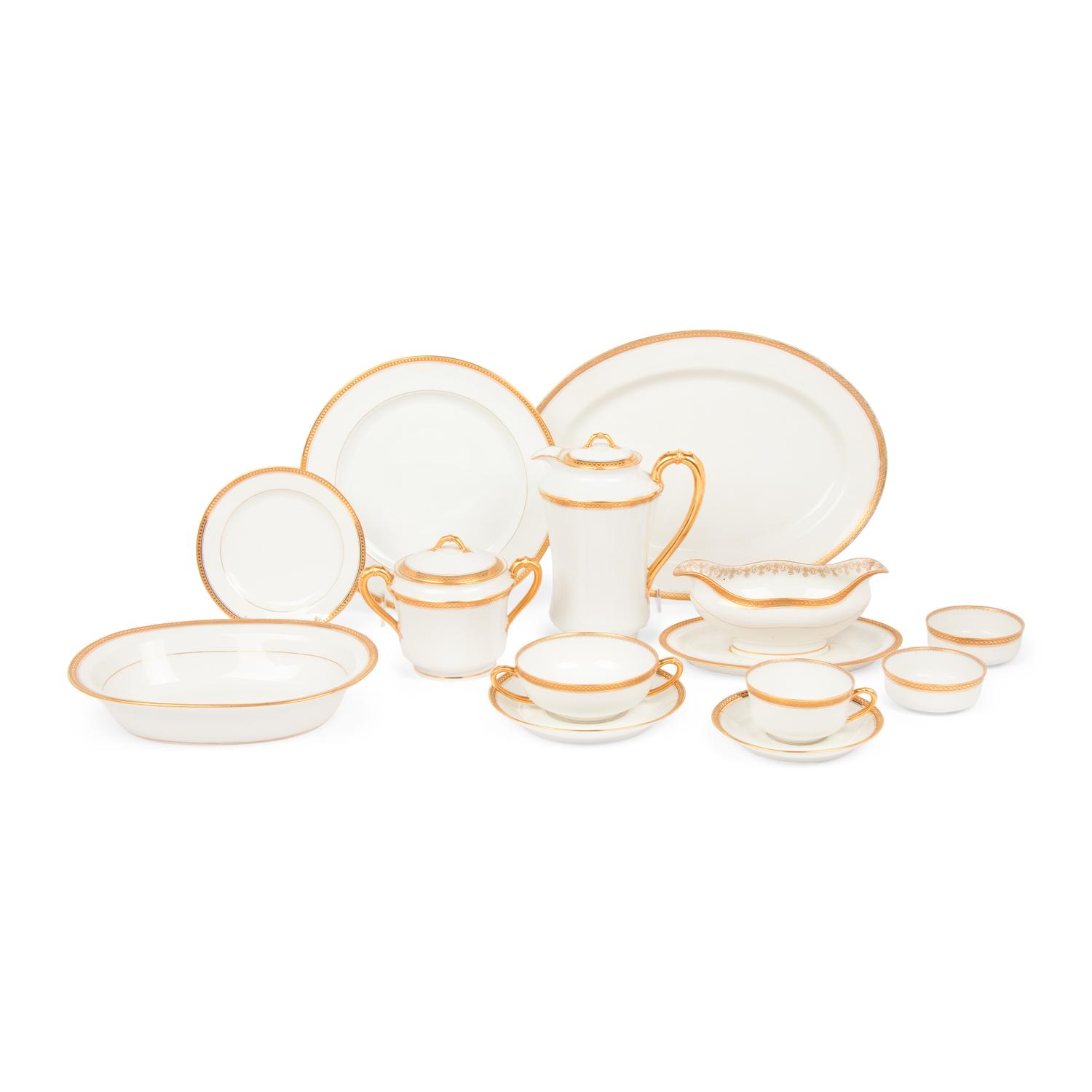 A Haviland Limoges Porcelain Dinner Service