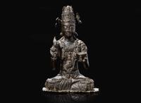 A rare Chinese patinated bronze figure of Guanyin, Yunnan, 12th to 14th century 珍罕銅加漆觀音像及底座 雲南大理 十二至十四世紀