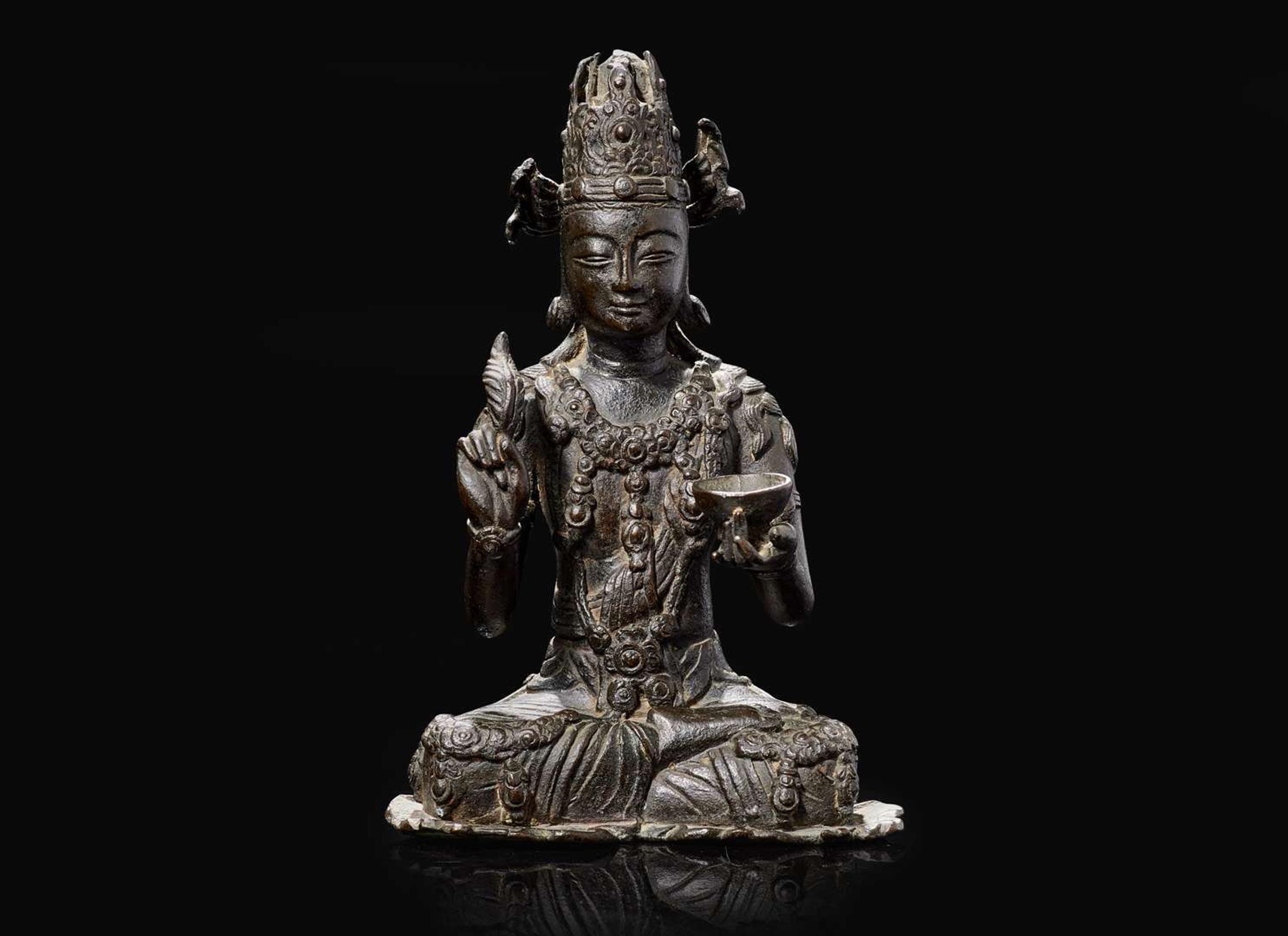 A rare Chinese patinated bronze figure of Guanyin, Yunnan, 12th to 14th century 珍罕銅加漆觀音像及底座 雲南大理 十二至十四世紀