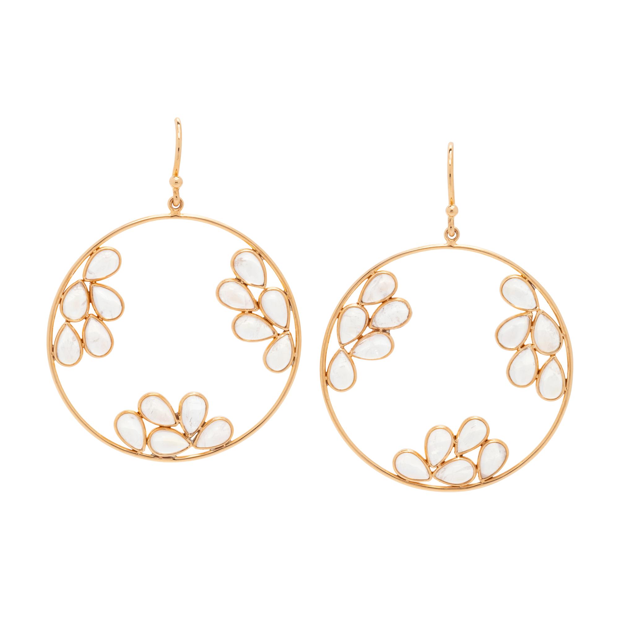 YELLOW GOLD AND MOONSTONE EARRINGS