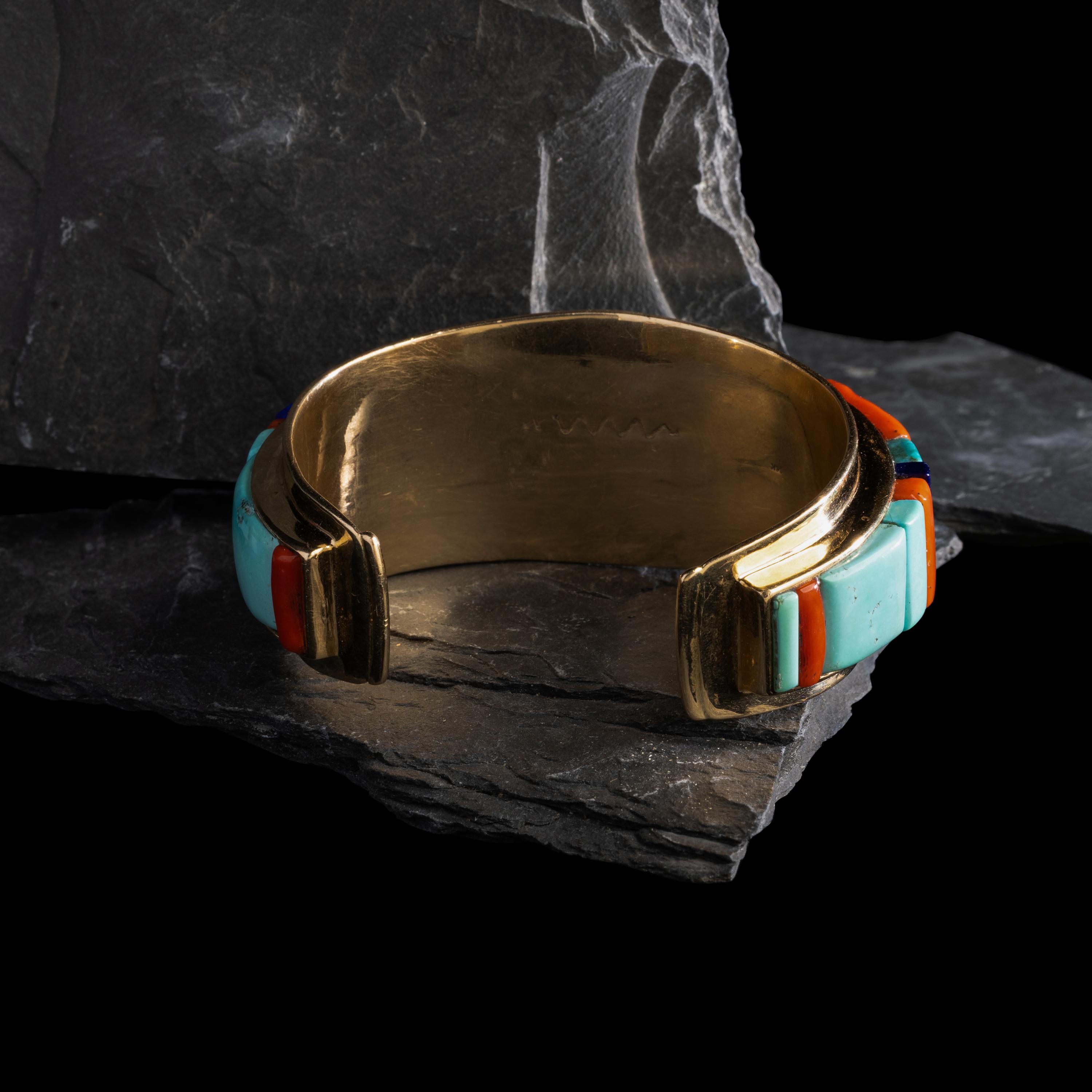 Darryl Edwards (American, 20th century) — 14K Gold and Cobblestone Inlay Cuff Bracelet