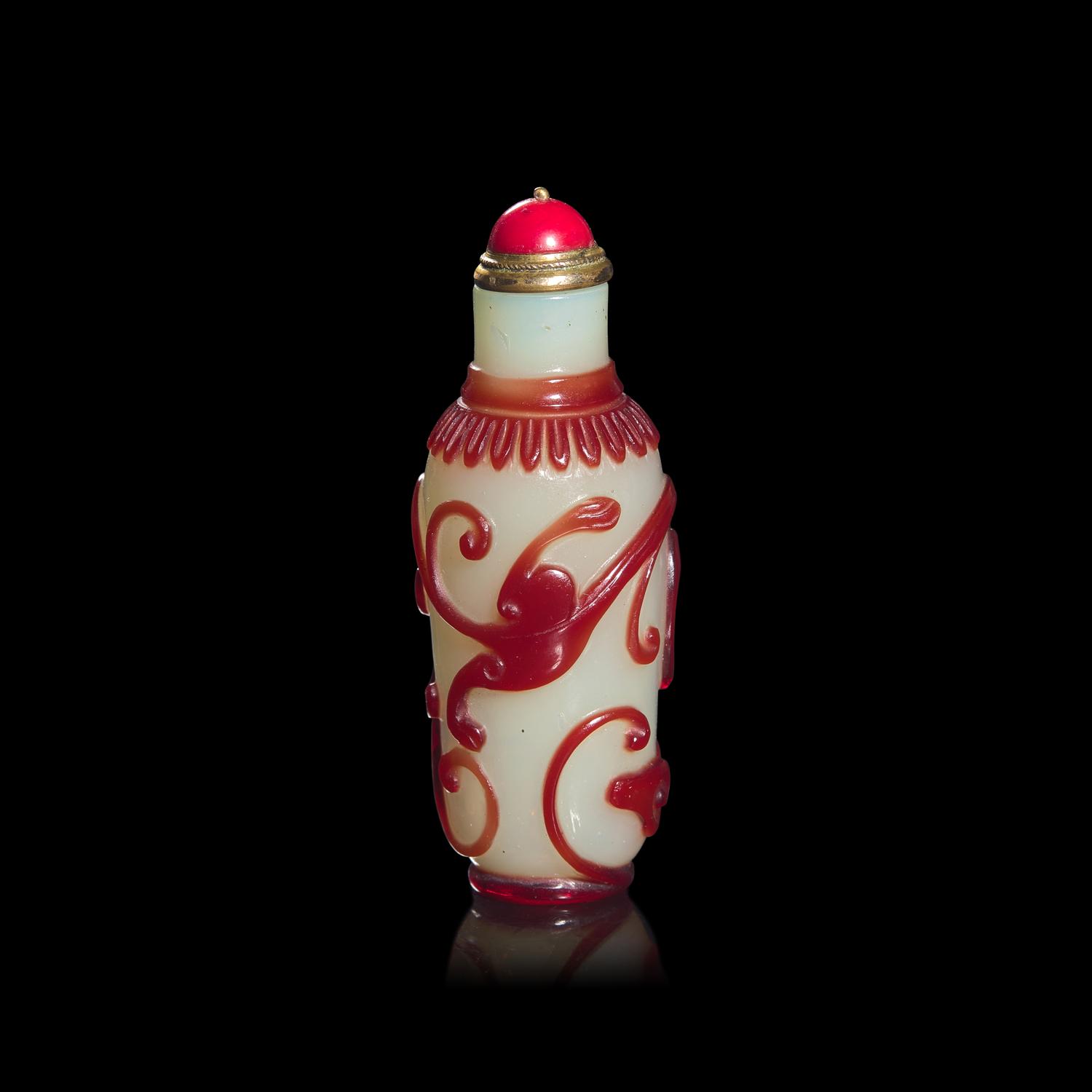 A Chinese Ruby Overlaid Cylindrical Glass Snuff Bottle