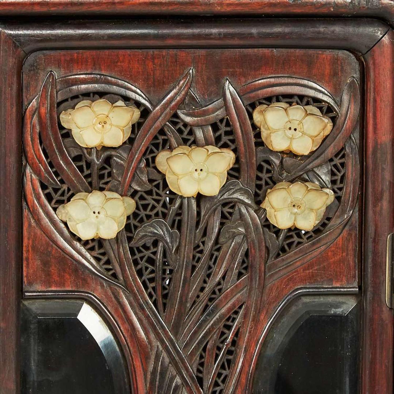 A small Japanese hardwood cabinet with Chinese jade inlays 白玉镶嵌日本硬木小柜