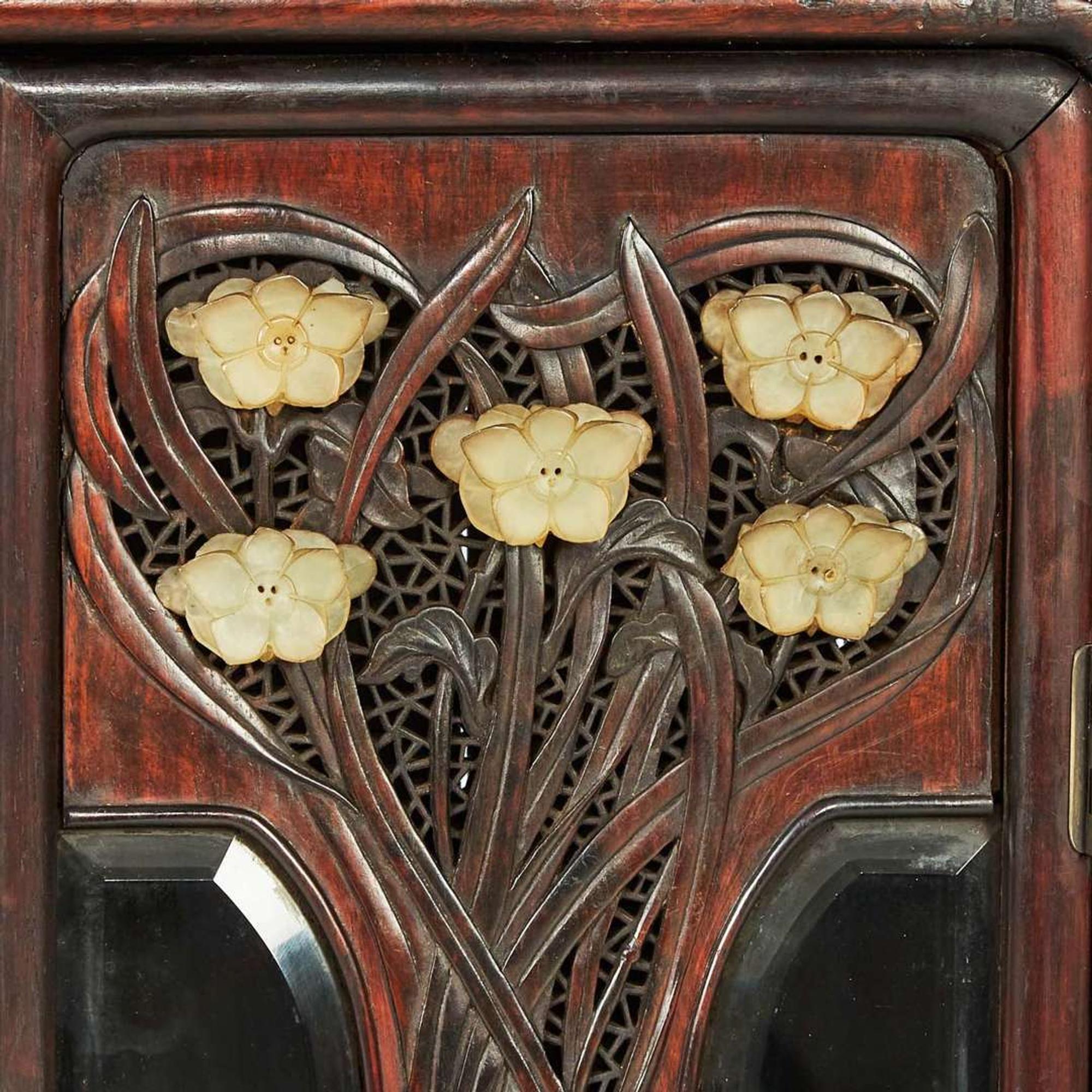 A small Japanese hardwood cabinet with Chinese jade inlays 白玉镶嵌日本硬木小柜
