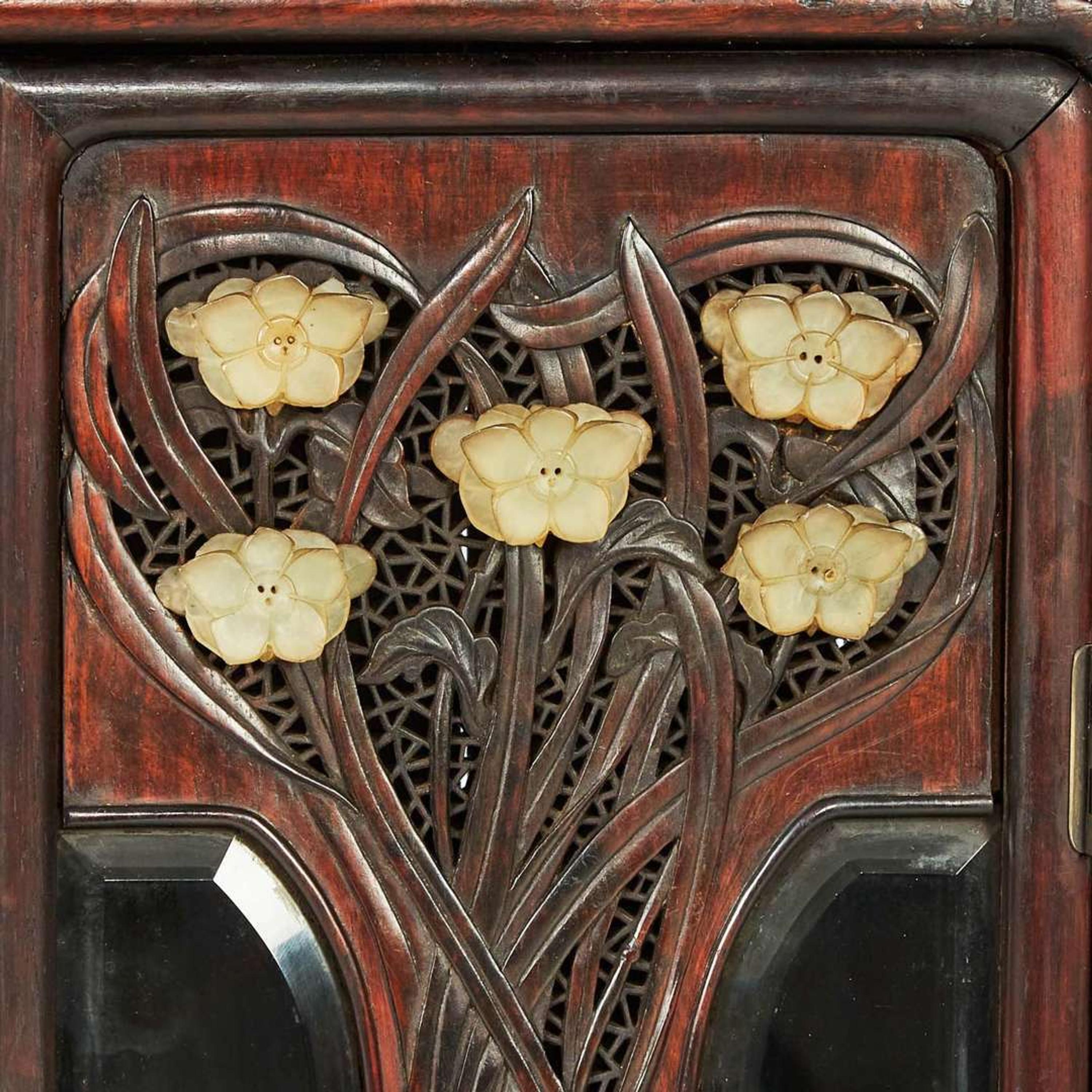 A small Japanese hardwood cabinet with Chinese jade inlays 白玉镶嵌日本硬木小柜