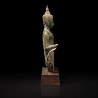 A Thai bronze torso of a Buddha 泰国青铜佛造像