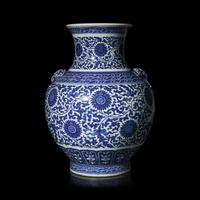 A Large Chinese Blue and White Porcelain Hu Vase, 20th Century 近代 乾隆款青花纏枝蓮紋鋪首壺