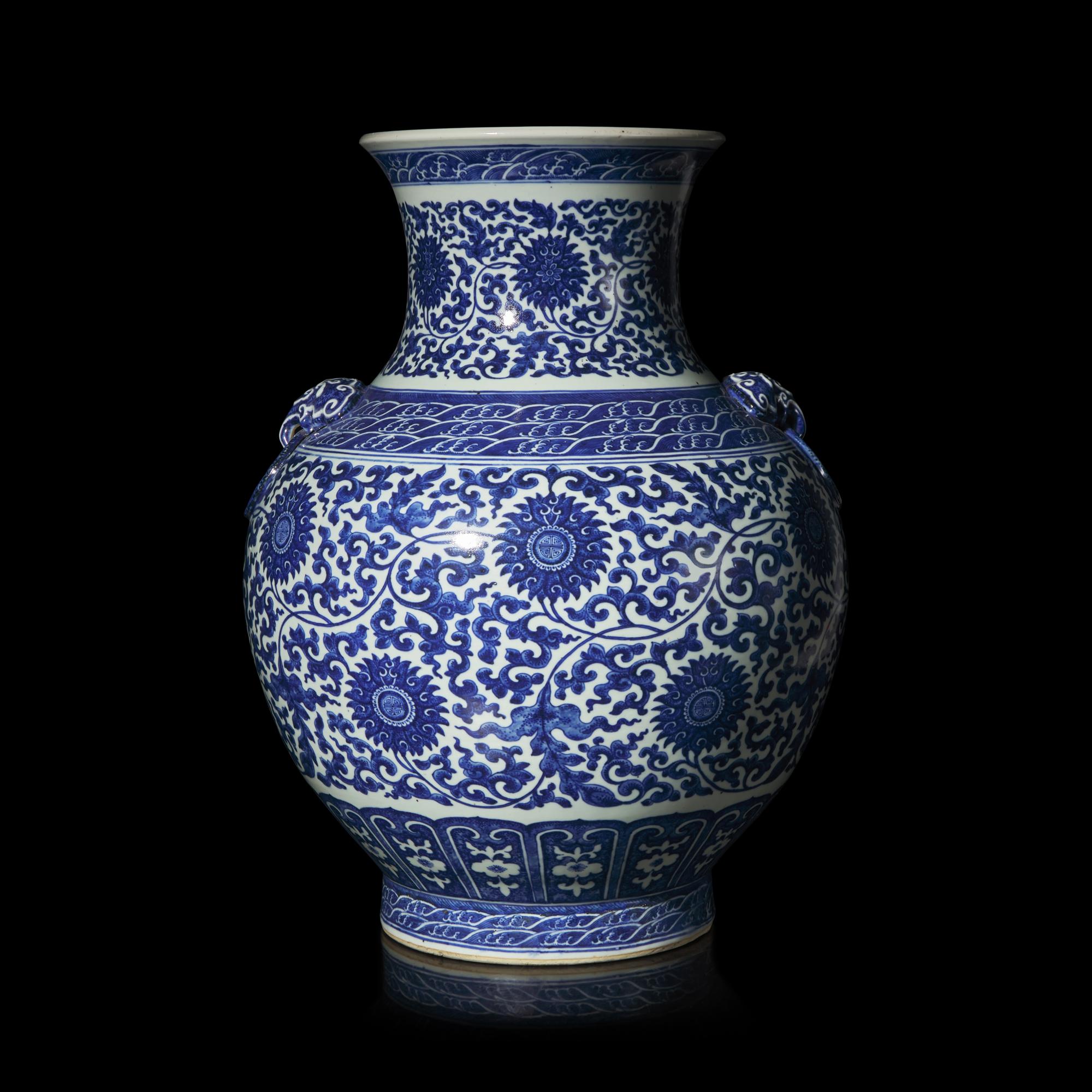 A Large Chinese Blue and White Porcelain Hu Vase, 20th Century 近代 乾隆款青花纏枝蓮紋鋪首壺