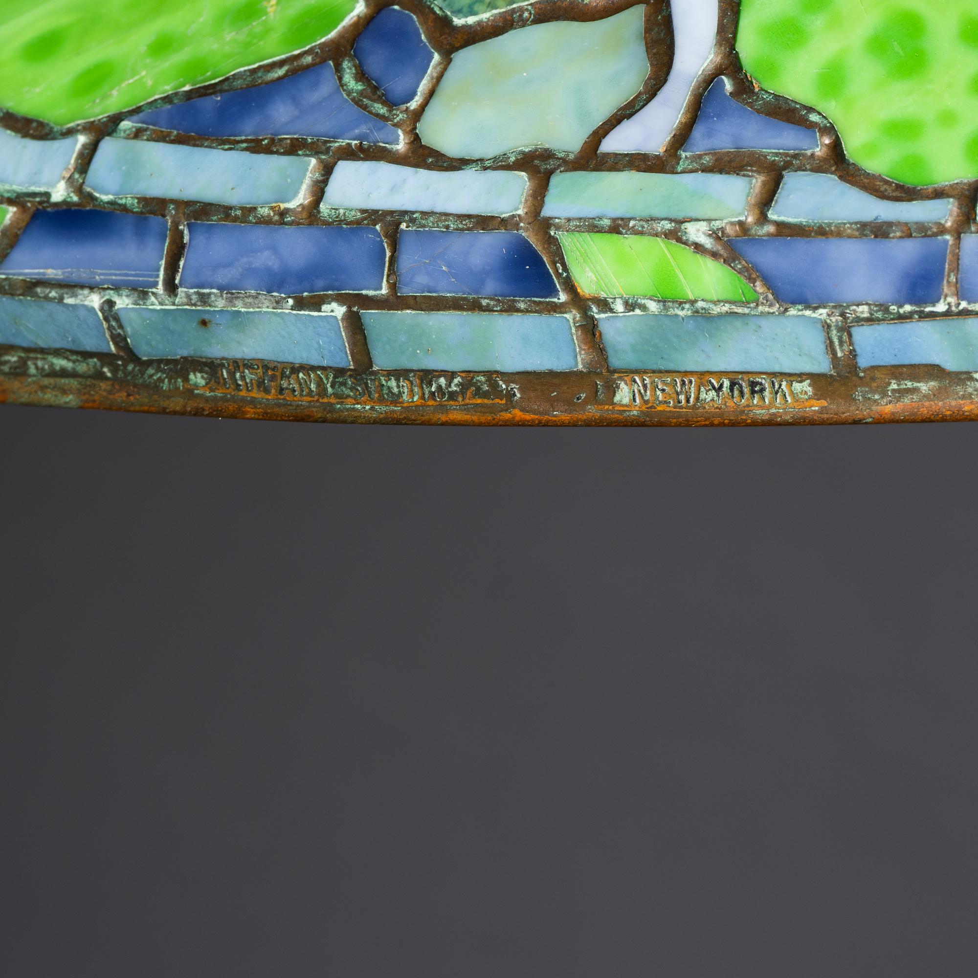 Table lamp with Geranium shade